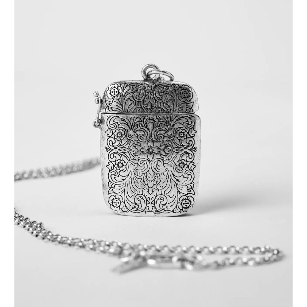 Authentic | KATE MOSS X ZARA LONG TEXTURED LOCKET BOX NECKLACE NWT